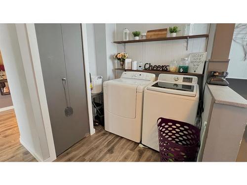 326 6Th Ave East, Hanna, AB - Indoor Photo Showing Laundry Room