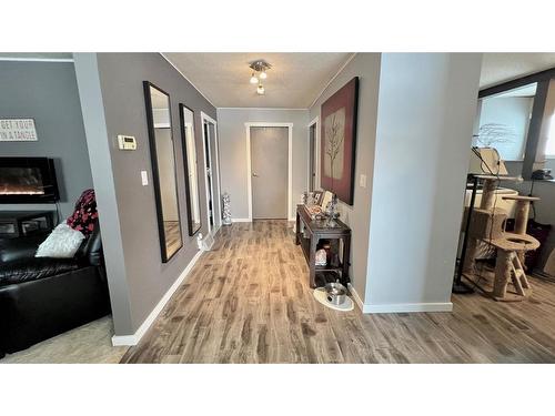 326 6Th Ave East, Hanna, AB - Indoor