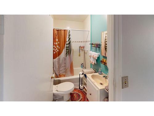 322 4 Avenue, Bassano, AB - Indoor Photo Showing Bathroom