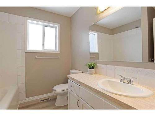 12 Ash Street, Brooks, AB - Indoor Photo Showing Bathroom