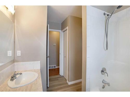 12 Ash Street, Brooks, AB - Indoor Photo Showing Bathroom