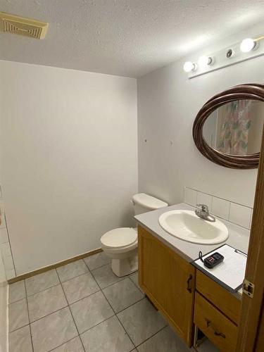 4-H-104 Upland Trail West, Brooks, AB - Indoor Photo Showing Bathroom