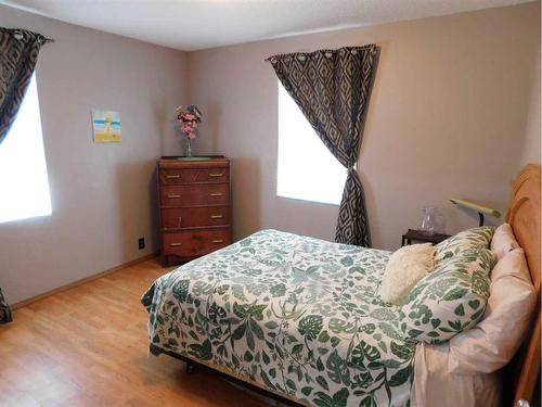 11 Fairview Avenue West, Brooks, AB - Indoor Photo Showing Bedroom