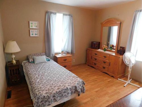 11 Fairview Avenue West, Brooks, AB - Indoor Photo Showing Bedroom