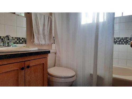 48 1 Street East, Drumheller, AB - Indoor Photo Showing Bathroom