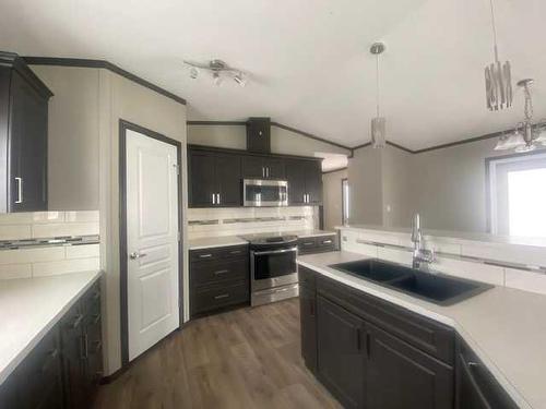 135023 Twp 174 Road, Tilley, AB - Indoor Photo Showing Kitchen With Double Sink With Upgraded Kitchen