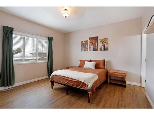 355 Lake Stafford Drive East, Brooks, AB - Indoor Photo Showing Bedroom