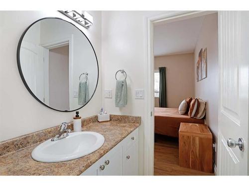 355 Lake Stafford Drive East, Brooks, AB - Indoor Photo Showing Bathroom