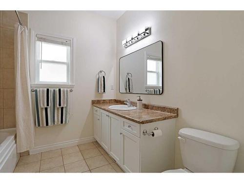 355 Lake Stafford Drive East, Brooks, AB - Indoor Photo Showing Bathroom