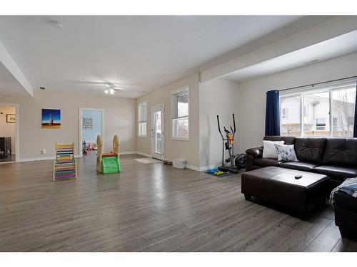 355 Lake Stafford Drive East, Brooks, AB - Indoor Photo Showing Living Room