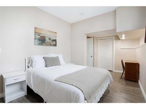 355 Lake Stafford Drive East, Brooks, AB - Indoor Photo Showing Bedroom