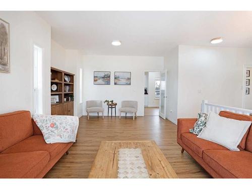 355 Lake Stafford Drive East, Brooks, AB - Indoor Photo Showing Living Room