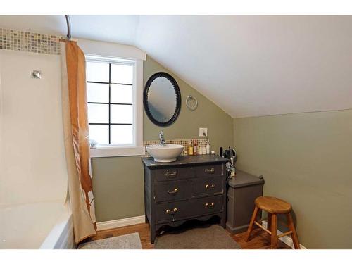 8 Evergreen Park Close West, Brooks, AB - Indoor Photo Showing Bathroom