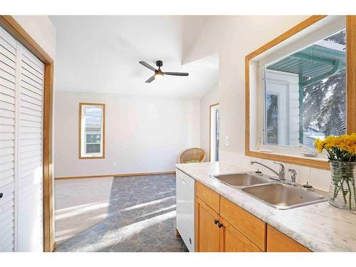 27 Pine Avenue West, Brooks, AB - Indoor Photo Showing Kitchen With Double Sink