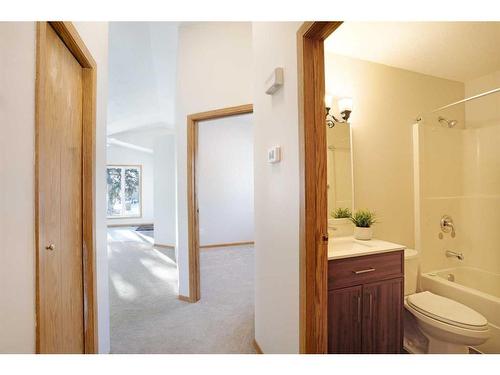 27 Pine Avenue West, Brooks, AB - Indoor Photo Showing Bathroom