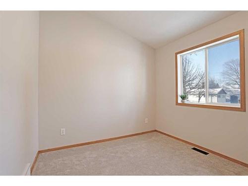 27 Pine Avenue West, Brooks, AB - Indoor Photo Showing Other Room