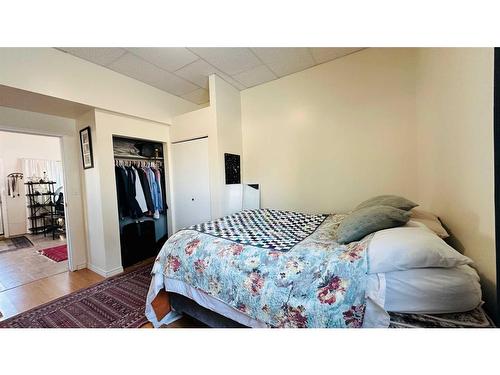 114 Main Street, Morrin, AB - Indoor Photo Showing Bedroom