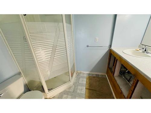 114 Main Street, Morrin, AB - Indoor Photo Showing Bathroom