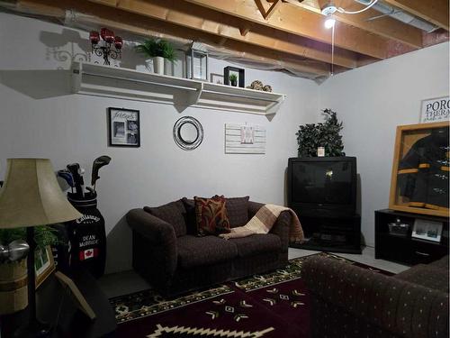 221 10 Avenue Ne, Sundre, AB - Indoor Photo Showing Other Room