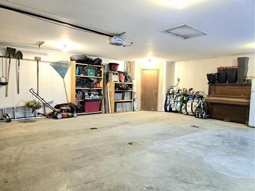 221 10 Avenue Ne, Sundre, AB - Indoor Photo Showing Garage