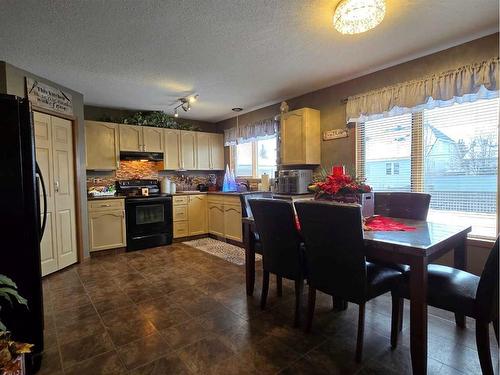 221 10 Avenue Ne, Sundre, AB - Indoor