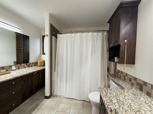 315 15 Street East, Brooks, AB - Indoor Photo Showing Bathroom