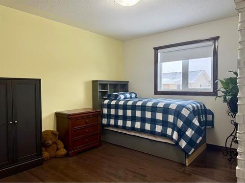 315 15 Street East, Brooks, AB - Indoor Photo Showing Bedroom