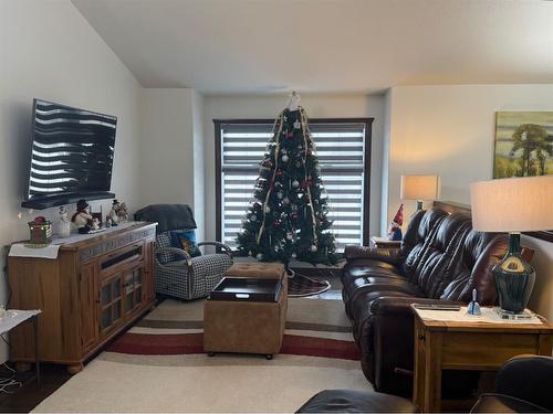 315 15 Street East, Brooks, AB - Indoor Photo Showing Living Room