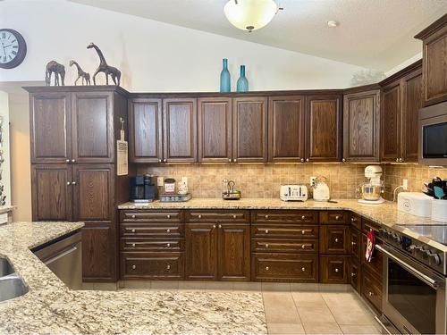 315 15 Street East, Brooks, AB - Indoor Photo Showing Kitchen With Upgraded Kitchen