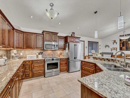 315 15 Street East, Brooks, AB - Indoor Photo Showing Kitchen With Double Sink With Upgraded Kitchen