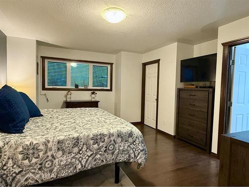 315 15 Street East, Brooks, AB - Indoor Photo Showing Bedroom