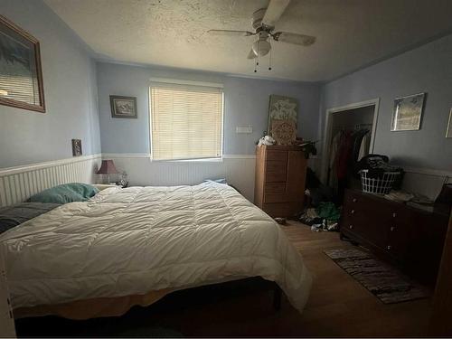 112 4 Avenue West, Hanna, AB - Indoor Photo Showing Bedroom