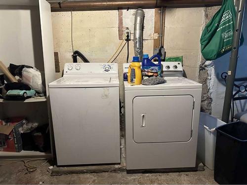 112 4 Avenue West, Hanna, AB - Indoor Photo Showing Laundry Room