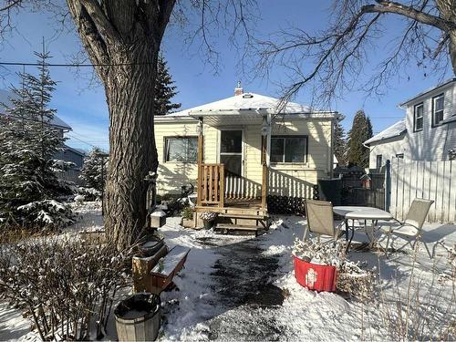 112 4 Avenue West, Hanna, AB - Outdoor