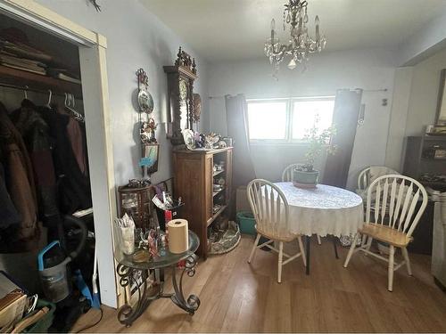 112 4 Avenue West, Hanna, AB - Indoor Photo Showing Dining Room