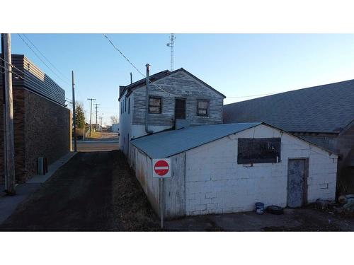 102 2 Avenue West, Hanna, AB 