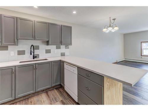 304-280 Riverside Drive East, Drumheller, AB - Indoor Photo Showing Kitchen