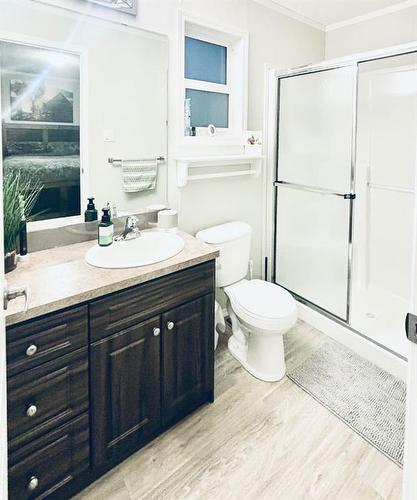 105 1St Avenue West, Delia, AB - Indoor Photo Showing Bathroom