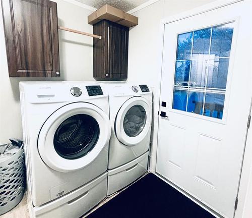 105 1St Avenue West, Delia, AB - Indoor Photo Showing Laundry Room