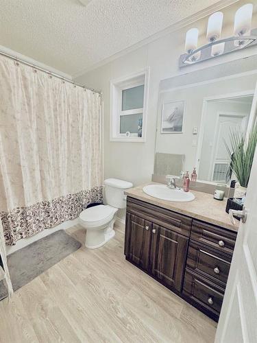 105 1St Avenue West, Delia, AB - Indoor Photo Showing Bathroom