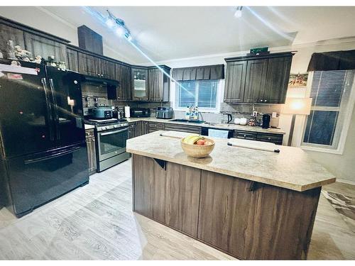 105 1St Avenue West, Delia, AB - Indoor Photo Showing Kitchen