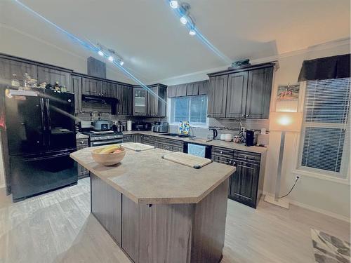 105 1St Avenue West, Delia, AB - Indoor Photo Showing Kitchen