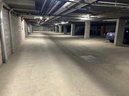 210-204 17 Street East, Brooks, AB - Indoor Photo Showing Garage