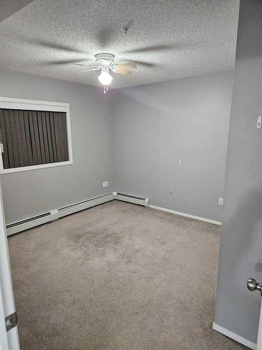 210-204 17 Street East, Brooks, AB - Indoor Photo Showing Other Room