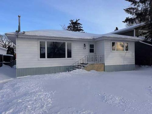 714 Centre Street, Hanna, AB - Outdoor