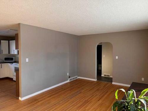 714 Centre Street, Hanna, AB - Indoor Photo Showing Other Room