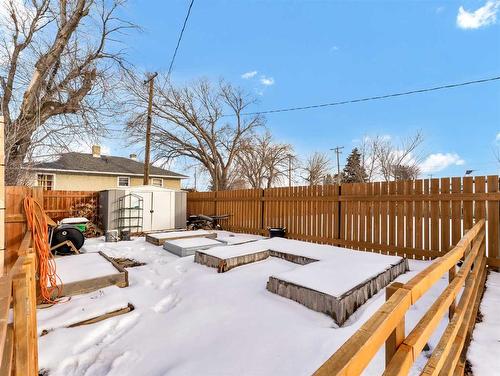 401 Broadway Avenue East, Redcliff, AB - Outdoor