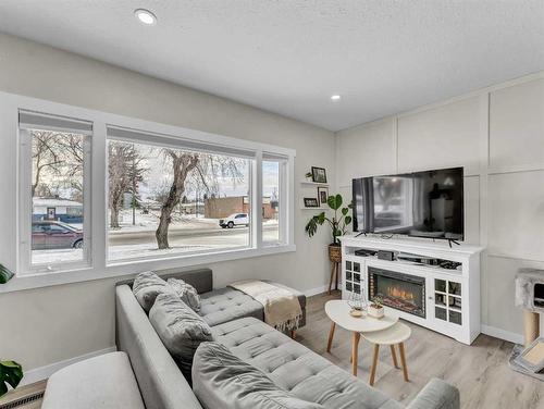 401 Broadway Avenue East, Redcliff, AB - Indoor Photo Showing Living Room With Fireplace