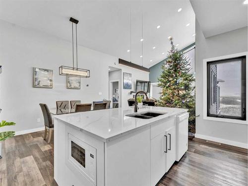 1 Blue Heron View, Lake Newell Resort, AB - Indoor Photo Showing Kitchen With Double Sink