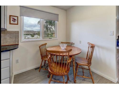 1430 4 Ave Nw, Drumheller, AB - Indoor Photo Showing Dining Room